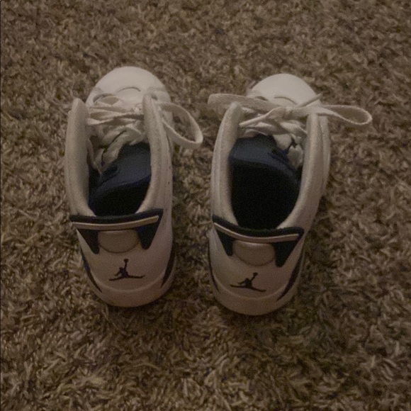 Jordan 6 - SIZE 2 Kids - Hightop, White and Navy Sneakers - Picture 2 of 6